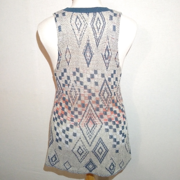 Leith Sleeveless Geometric Knit Tank - Picture 2 of 8
